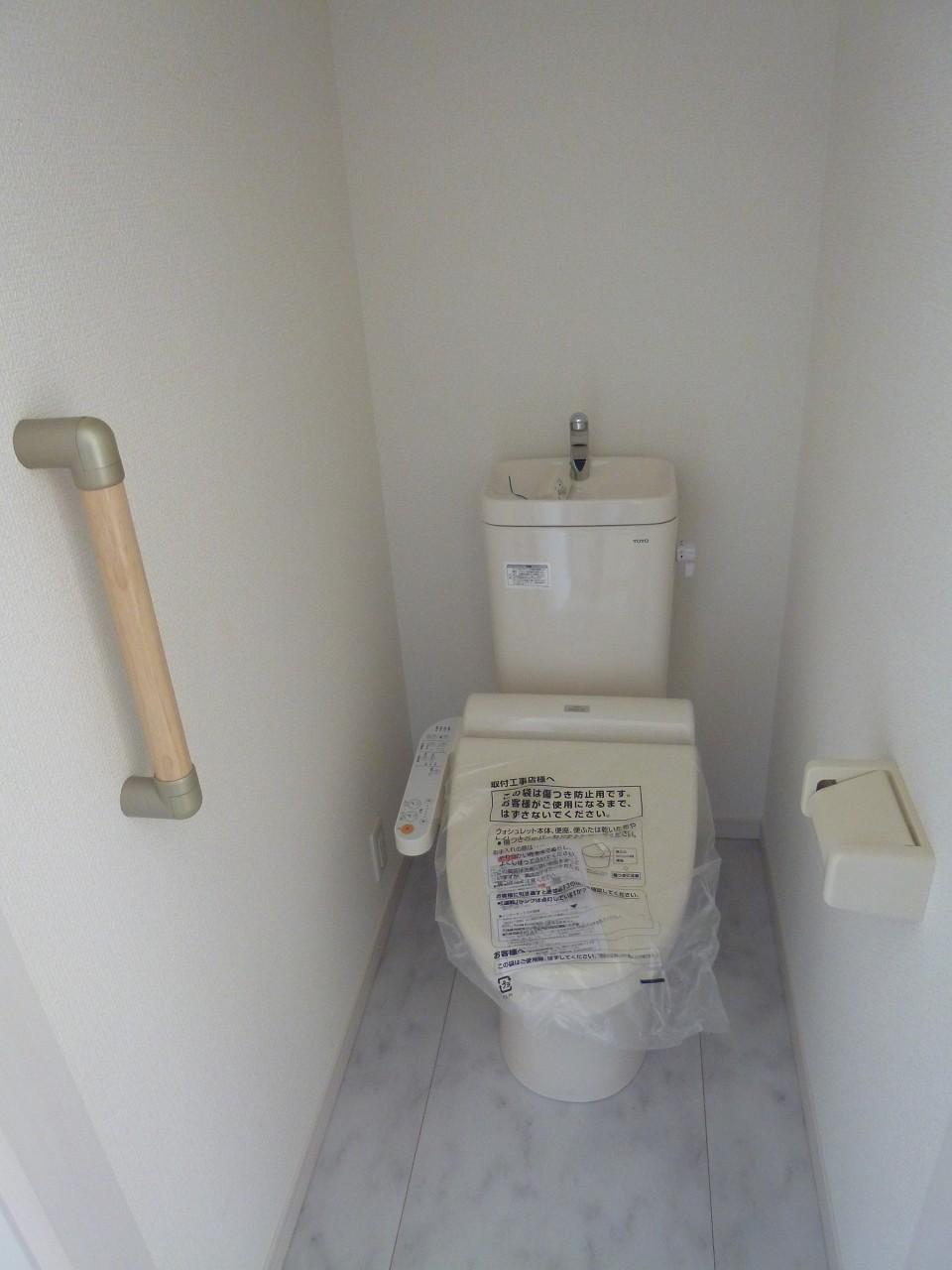 Toilet.  ◆ There Washlet ◆ 
