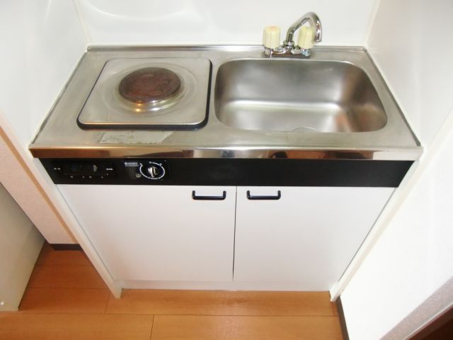 Kitchen. With electric stove