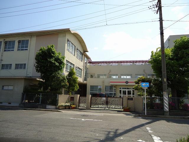 Junior high school. 1205m to Nagoya Municipal Toyokuni junior high school