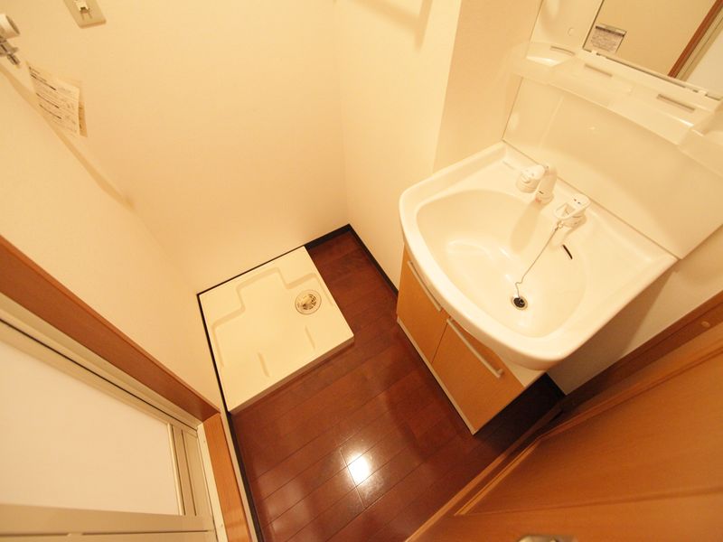 Washroom. Dressing room With shampoo dresser