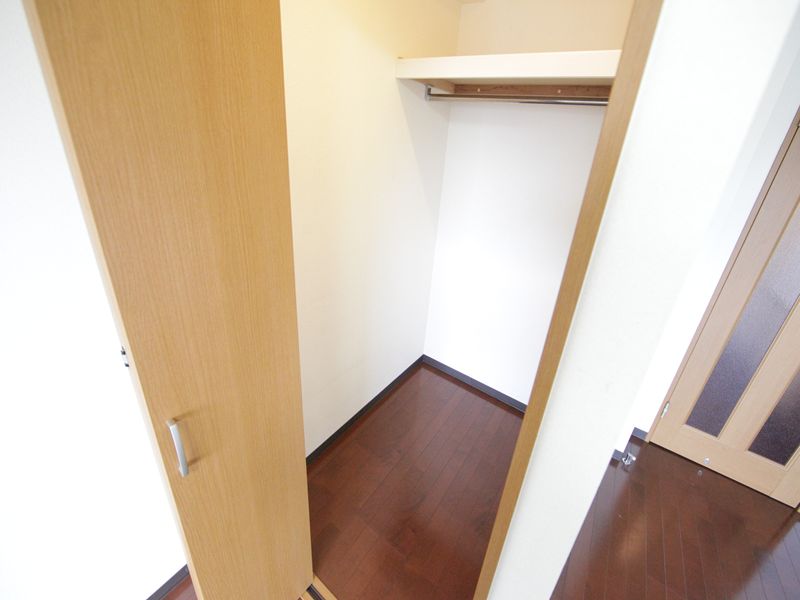Receipt. Walk-in closet