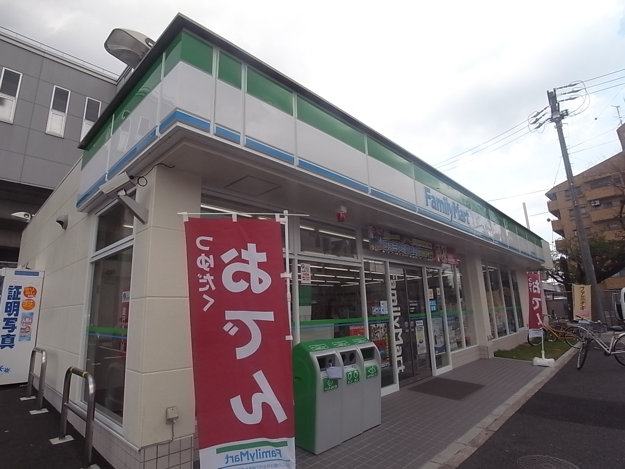 Convenience store. FamilyMart Kintetsu Karasumori Station store up to (convenience store) 160m