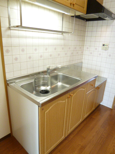 Kitchen. Two-burner stove can be installed