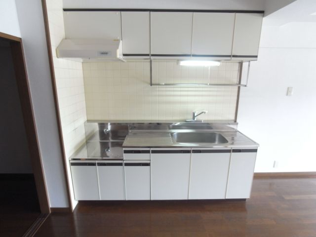 Kitchen. 2-neck is a gas stove can be installed kitchen.