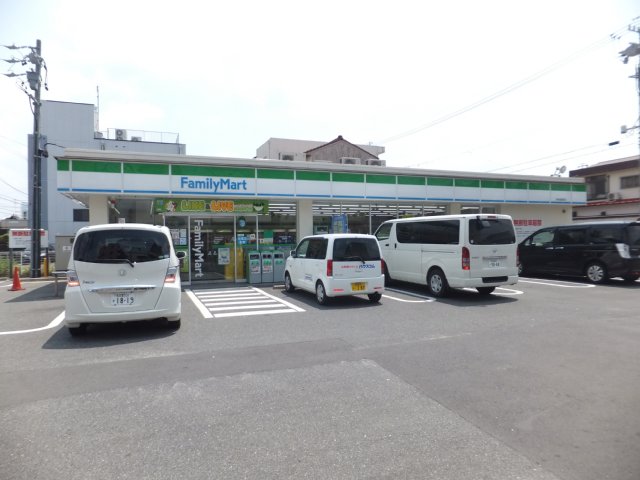 Convenience store. FamilyMart Nakamura Nagaosa the town store (convenience store) to 209m