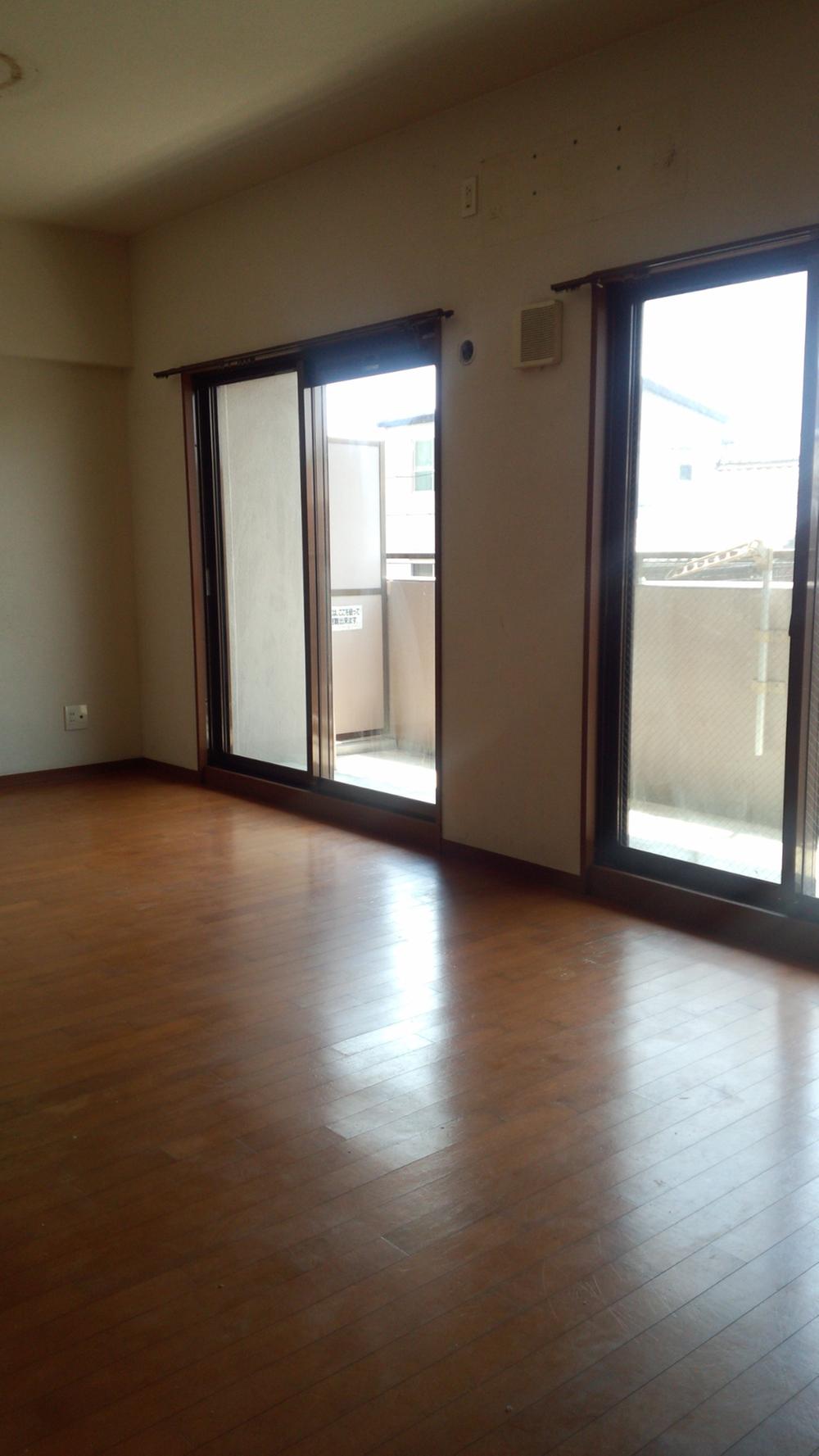 Living. Room (August 2011) shooting