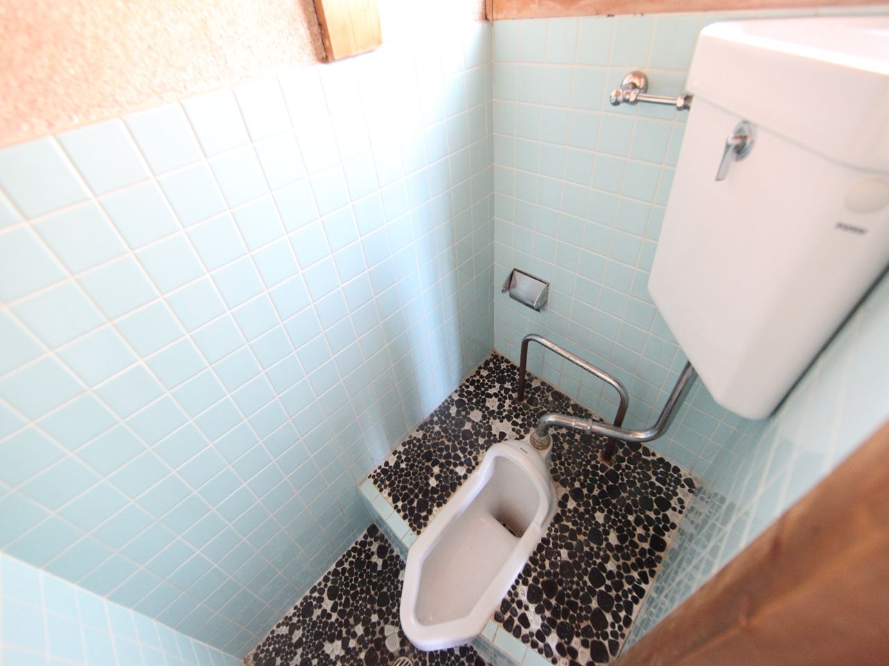Toilet. Toilet (bath separate toilet) with a window (ventilation good)