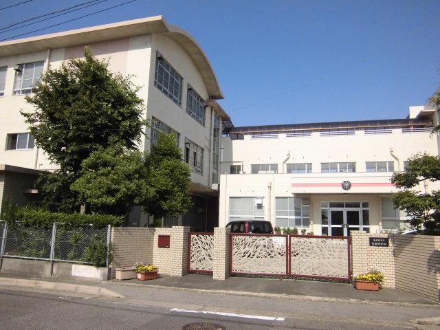 Junior high school. 591m to Nagoya Municipal Toyokuni junior high school