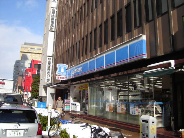 Convenience store. 500m to Lawson (convenience store)