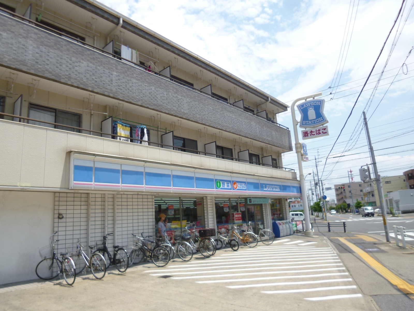 Convenience store. Lawson JR Hatta Station store up (convenience store) 256m