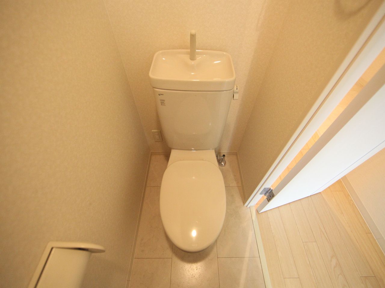 Toilet. Toilet (bath separate toilet) warm water washing toilet seat mounting Allowed