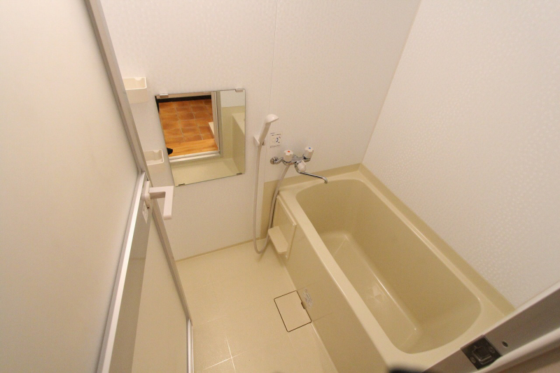 Bath.  ※ 207, Room interior photograph reference