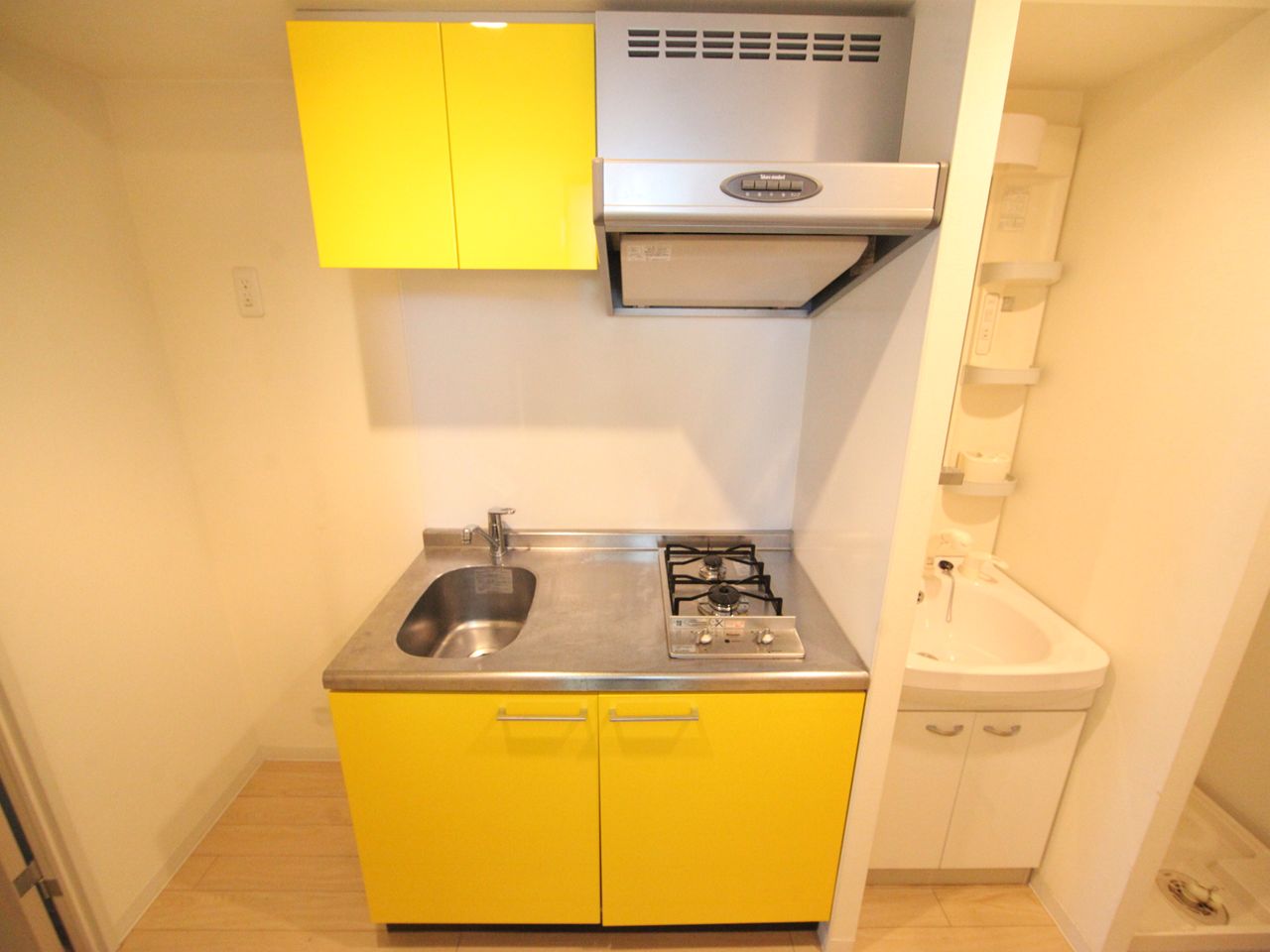 Kitchen. System kitchen (gas 2 burners) Refrigerator ・ Range, etc. You can offer