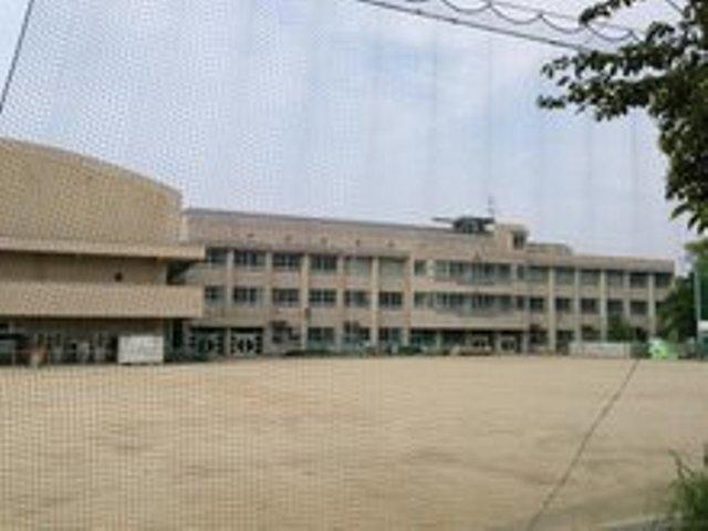 Primary school. 732m to Nagoya Tatsuyanagi Elementary School
