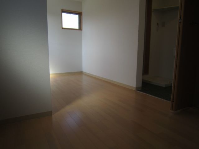 Living and room. Is a Western-style room. 