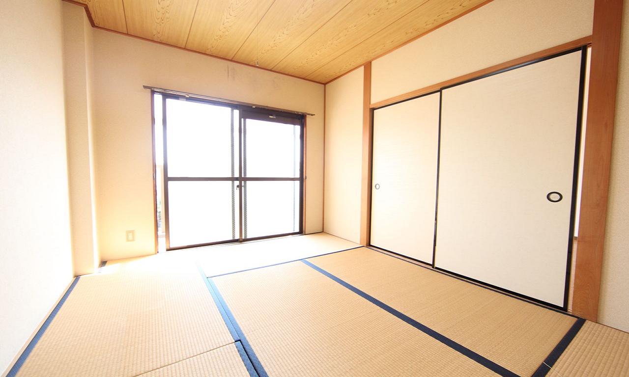 Other room space. Japanese-style room 6 quires Facing south