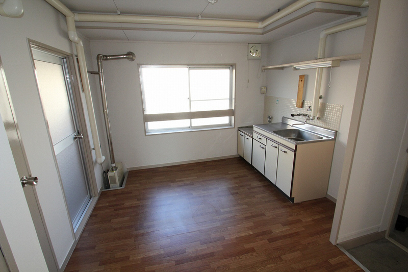 Living and room. Muted colors of flooring