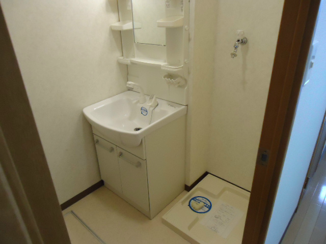 Washroom. Laundry Area ・ Wash basin