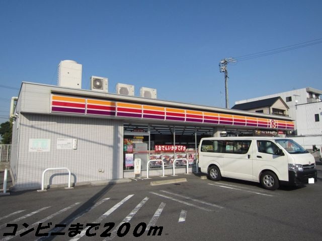 Convenience store. Circle 200m to K (convenience store)