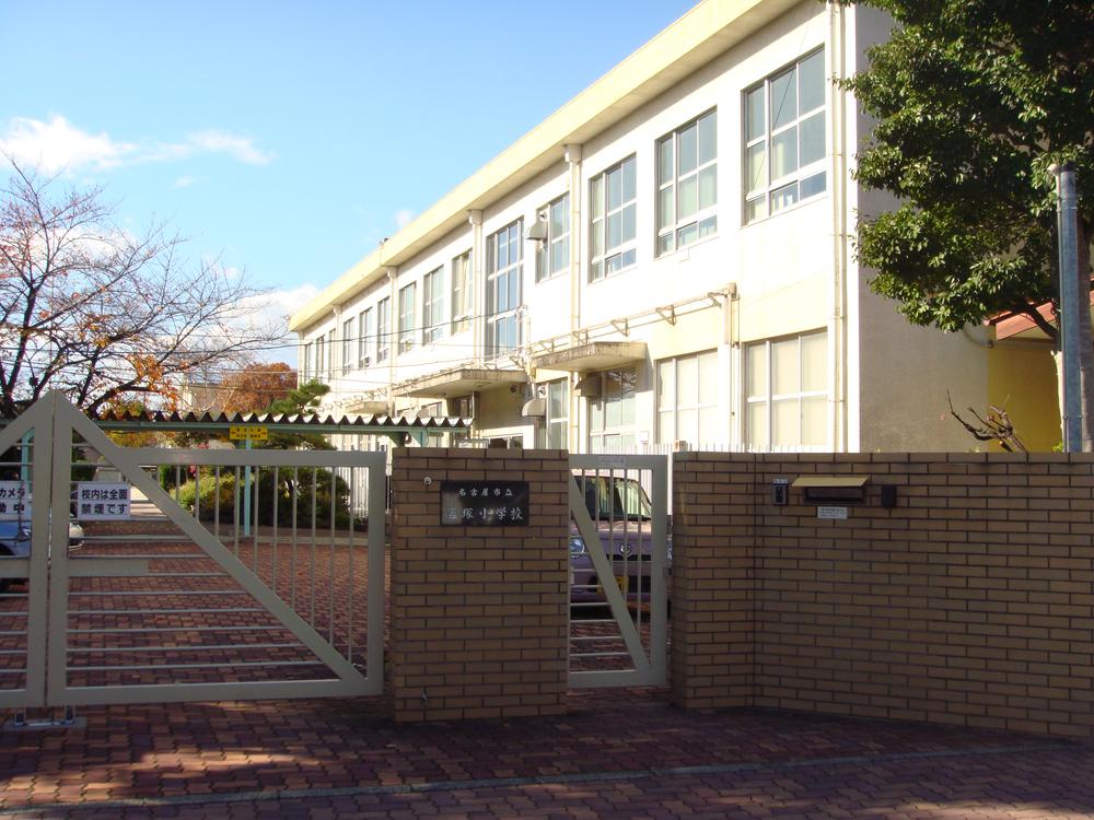 Primary school. 696m to Nagoya Municipal Iwatsuka Elementary School