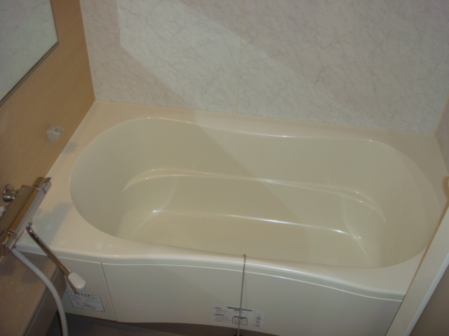 Bath. Wide bathtub