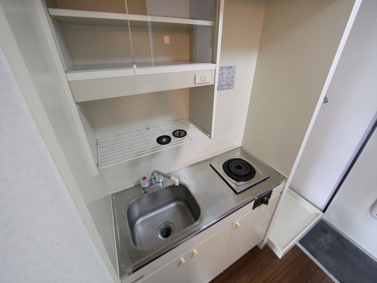 Kitchen. With electric stove refrigerator ・ Range, etc. You can offer