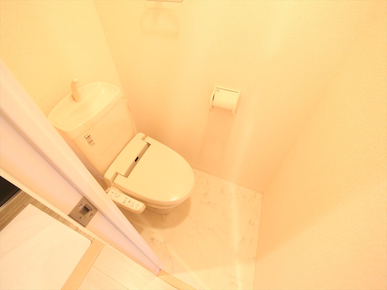 Toilet. bus ・ Restroom Warm water washing heating toilet seat