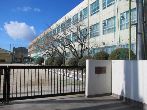 Junior high school. 223m to Nagoya Municipal golden junior high school (junior high school)