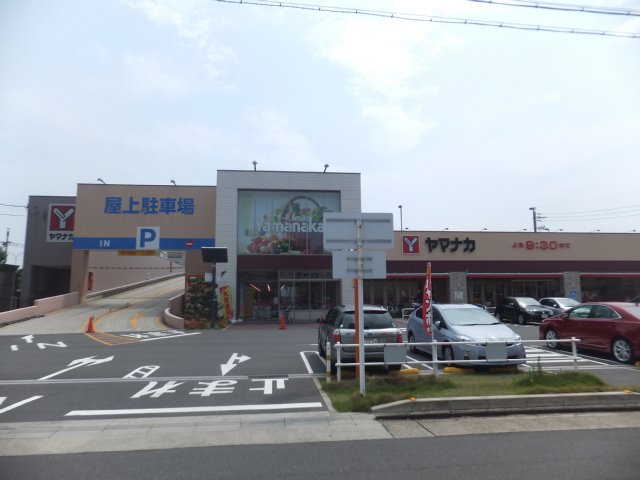 Supermarket. Yamanaka Noritake store up to (super) 224m