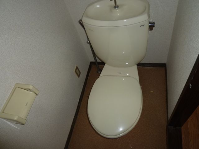 Toilet. You can use comfortably.