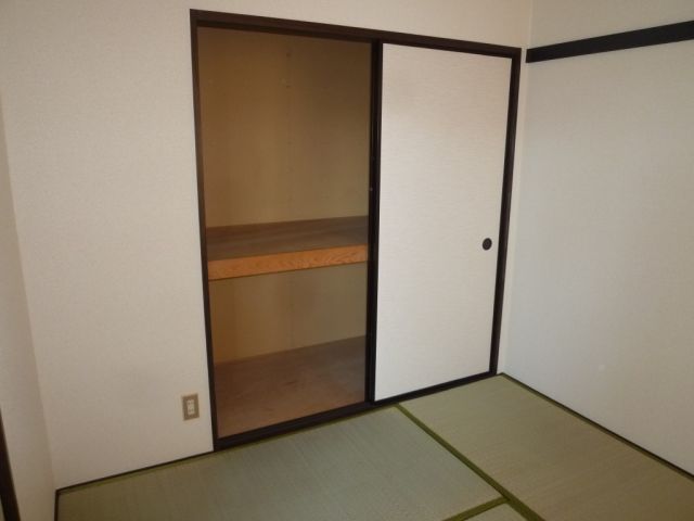 Receipt. It pushed in the Japanese-style room.