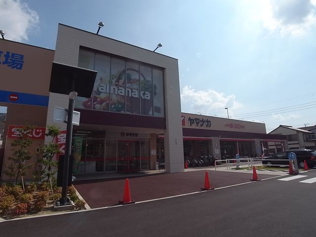 Supermarket. Yamanaka Noritake store up to (super) 680m