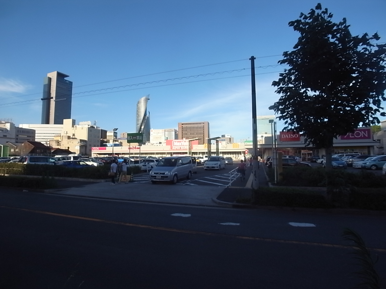 Shopping centre. Maxvalu Taiko store (there is 24-hour supermarket) 1100m until the (shopping center)