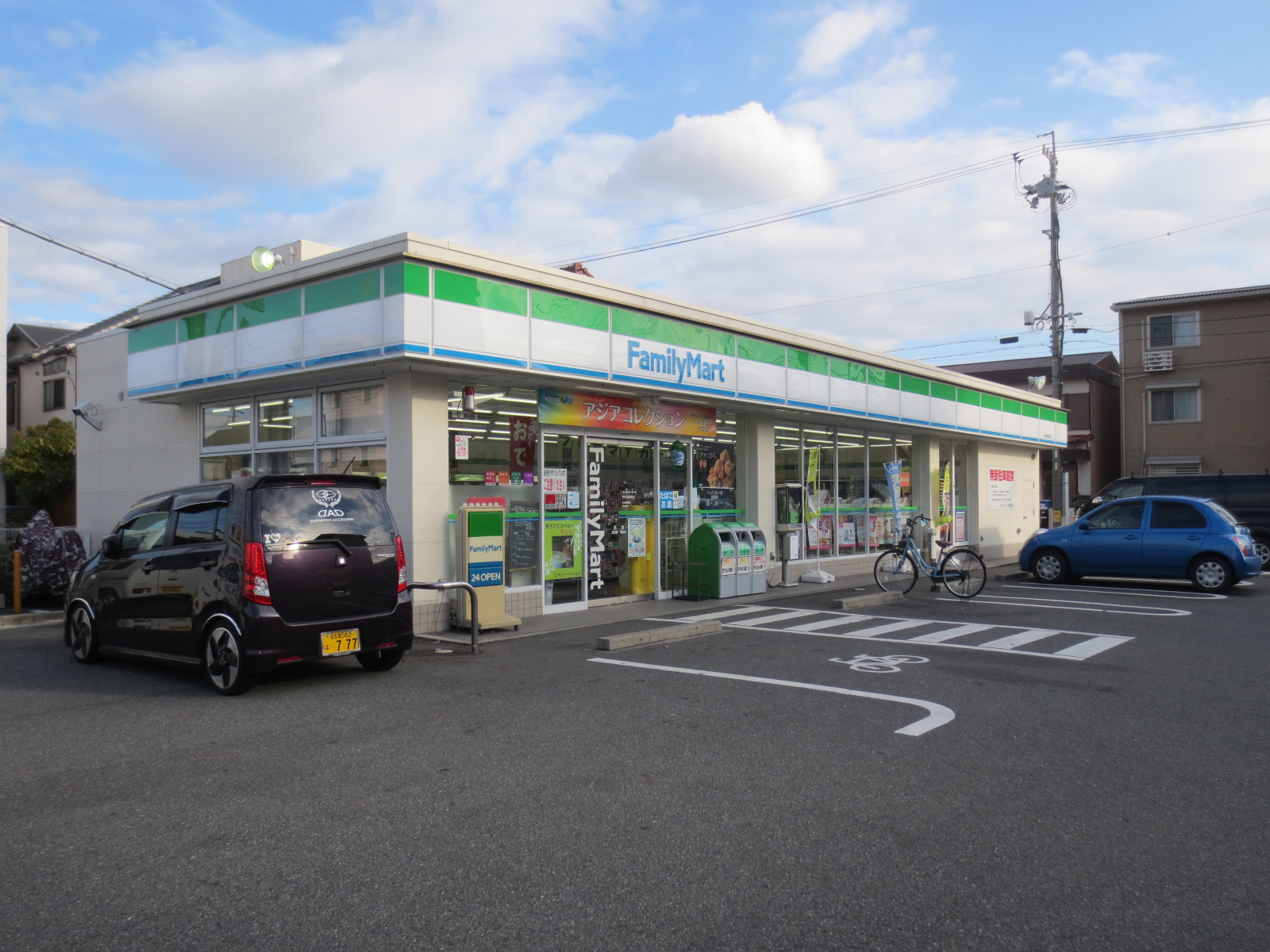 Convenience store. FamilyMart Nakamura Nagaosa the town store (convenience store) to 146m