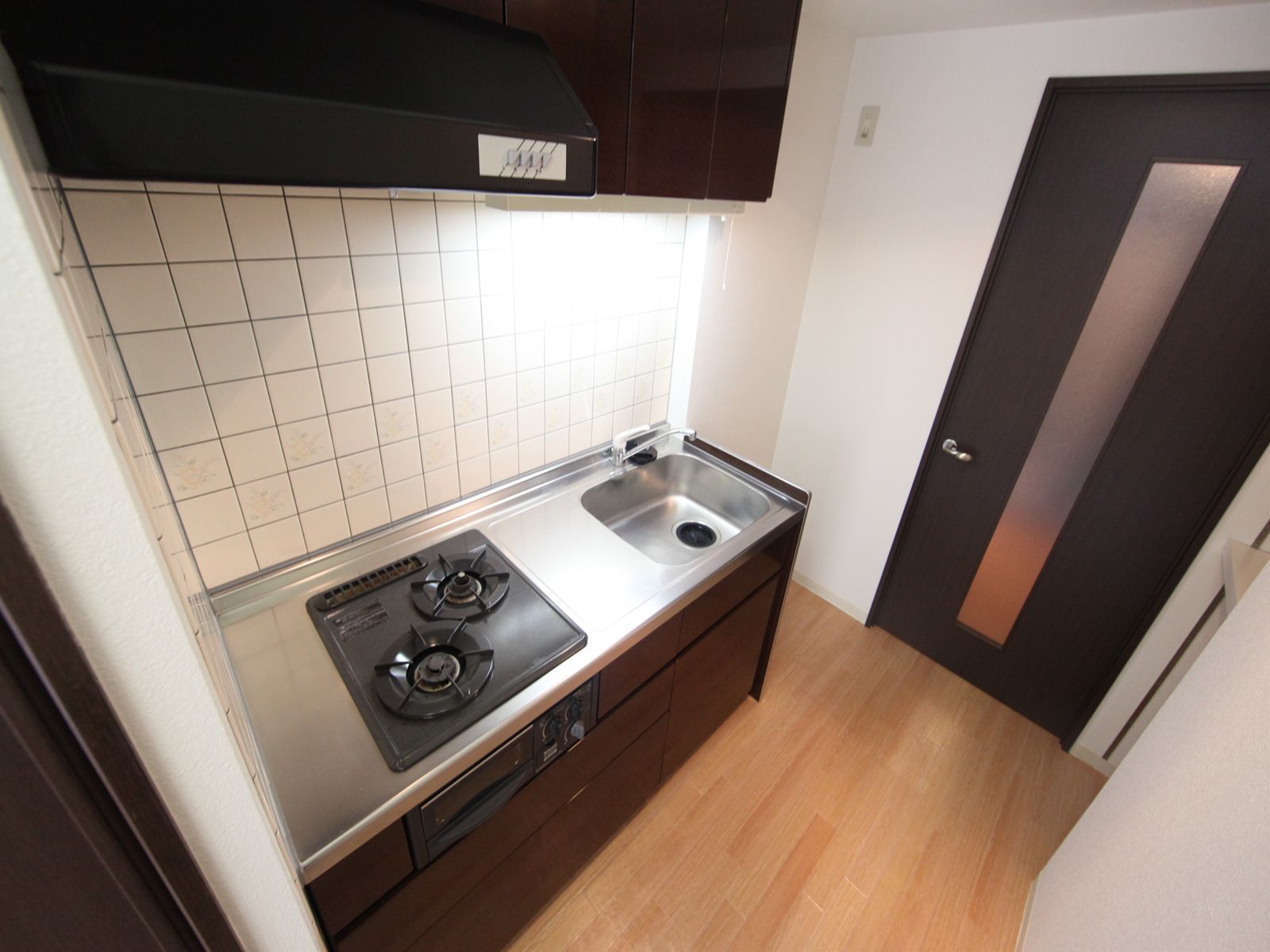 Kitchen. System kitchen (gas two-burner stove ・ With grill)