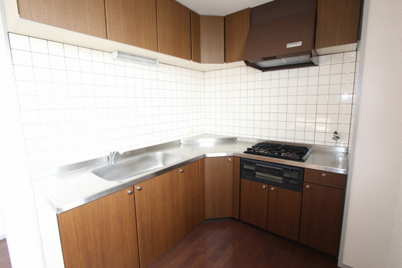 Kitchen. This is useful in with a three-necked gas stove  ※ 301 is the issue of photo