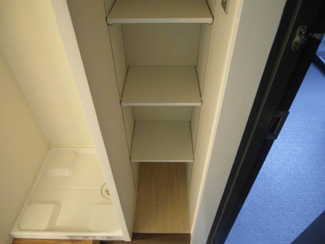Entrance. Of course also equipped with cupboard! 