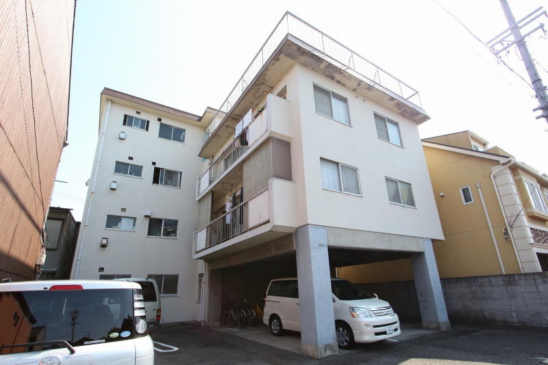 Building appearance. Because it is in a residential area, Around is very quiet. 