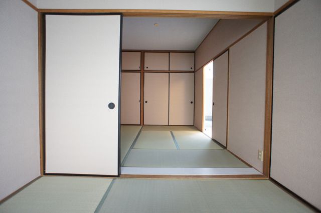 Living and room. You can use widely in the continuation of the Japanese-style room