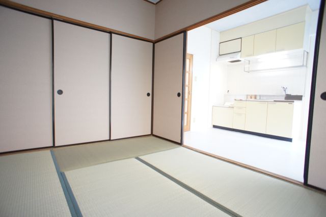 Living and room. Guests can relax in the Japanese-style room