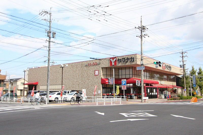 Supermarket. Yamanaka Inabaji store up to (super) 530m