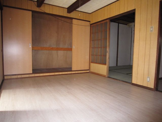 Living and room. It is a large storage of Western-style. 