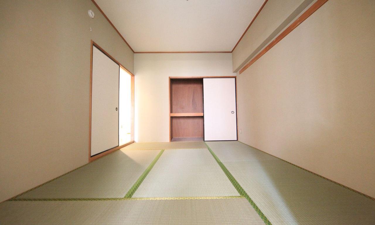 Living and room. Japanese-style room 6 quires With closet (storage rich have)