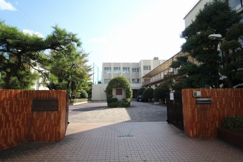 Junior high school. 948m until golden junior high school (junior high school)