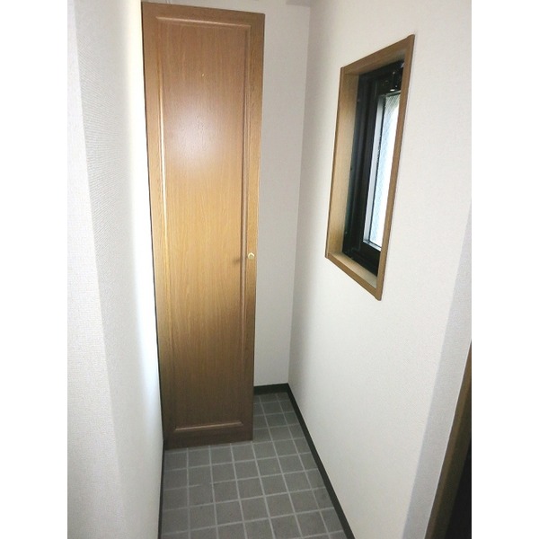 Entrance.  ※ It is a photograph of the other in Room