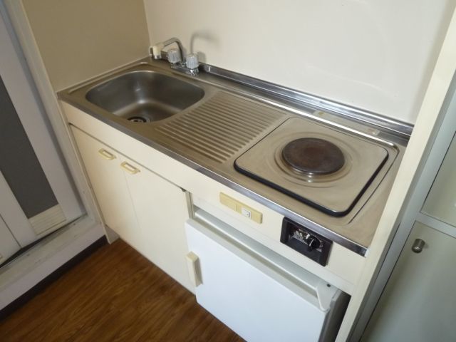 Kitchen. Electric stove