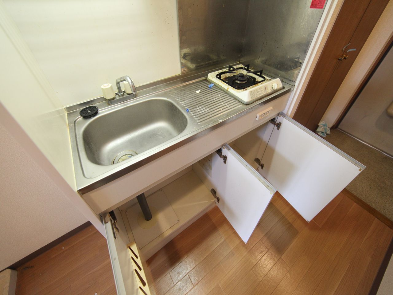 Kitchen. Kitchen (with gas stove) refrigerator ・ Range, etc. You can offer