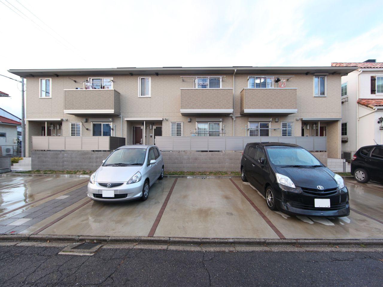 Parking lot. On-site flat 置駐 car park