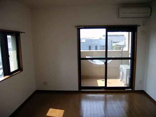 Living and room. This room of MinamiMuko. Also it came in light of day.