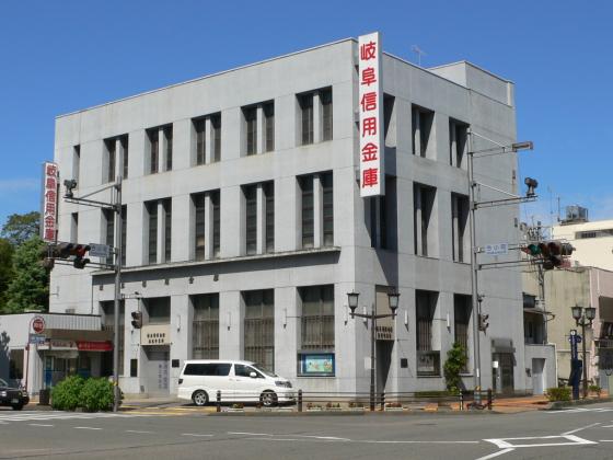 Bank. Gifu credit union Inabaji 655m to the branch (Bank)